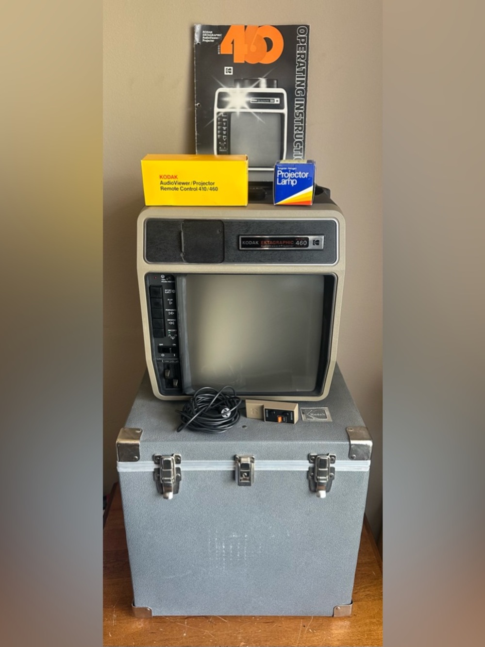 Vintage Kodak Ektagraphic Model 460 AudioViewer Slide Tray Tabletop Projector